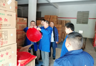 畢節(jié)市市場(chǎng)監(jiān)管局赴大方縣開展危化品及煙花爆竹安全監(jiān)管專項(xiàng)檢查 筑牢日用雜品銷售安全防線